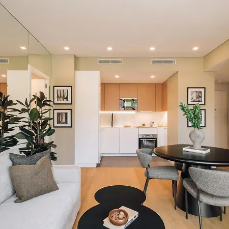 Carvalhal - 2 Bedrooms And Pool In Avenidas Novas Lissabon