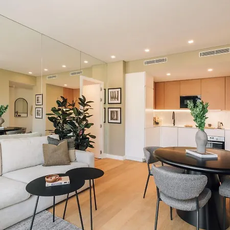 Carvalhal - 2 Bedrooms And Pool In Avenidas Novas Apartment